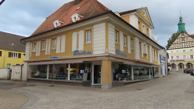 Außenansicht Eingang Schuhhaus Bierlein