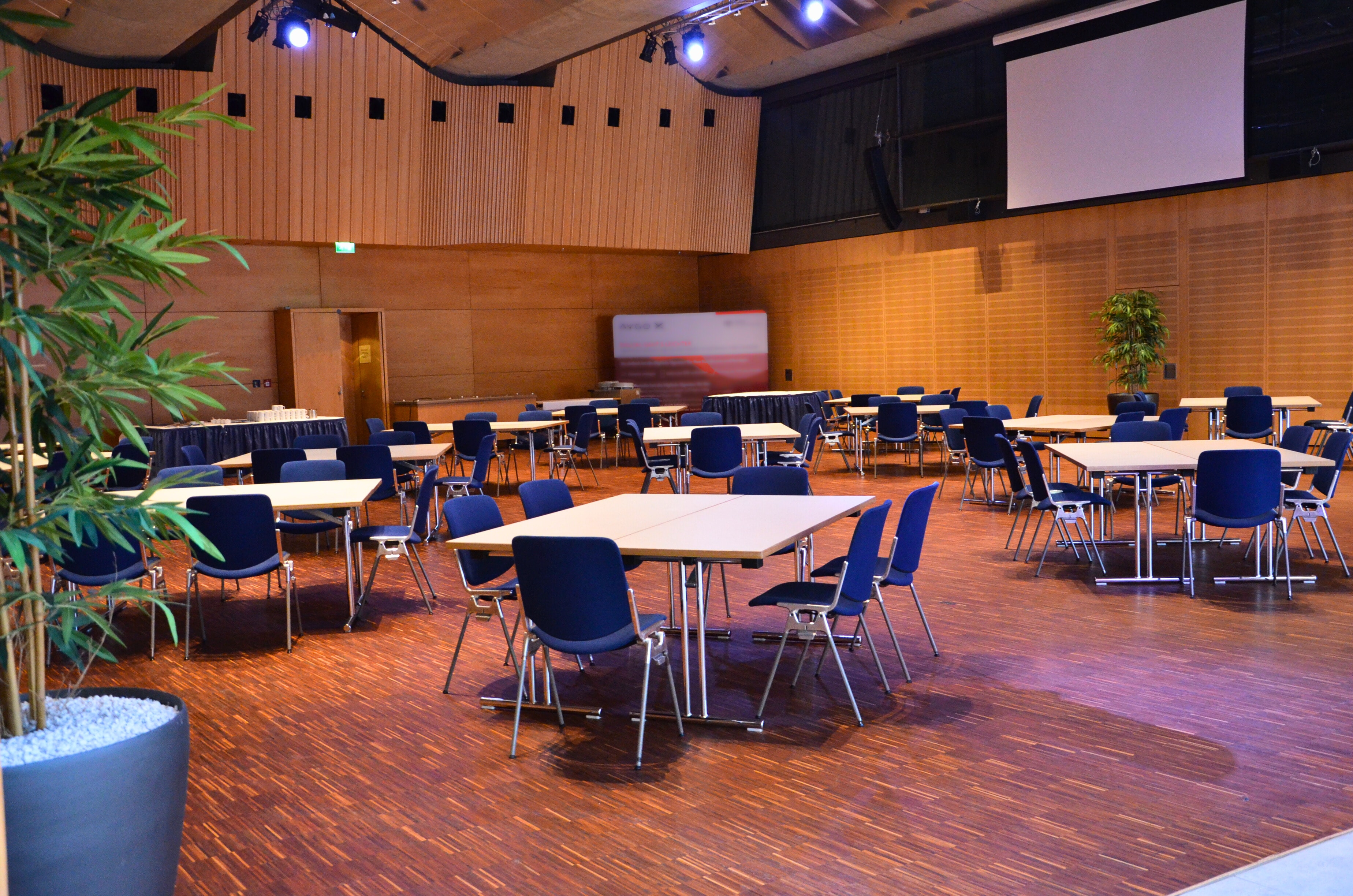 Foyer für Gruppenarbeit bestuhlt