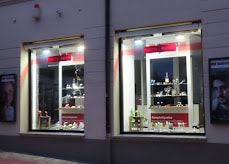 Außenansicht Vitrinen Optik Herch