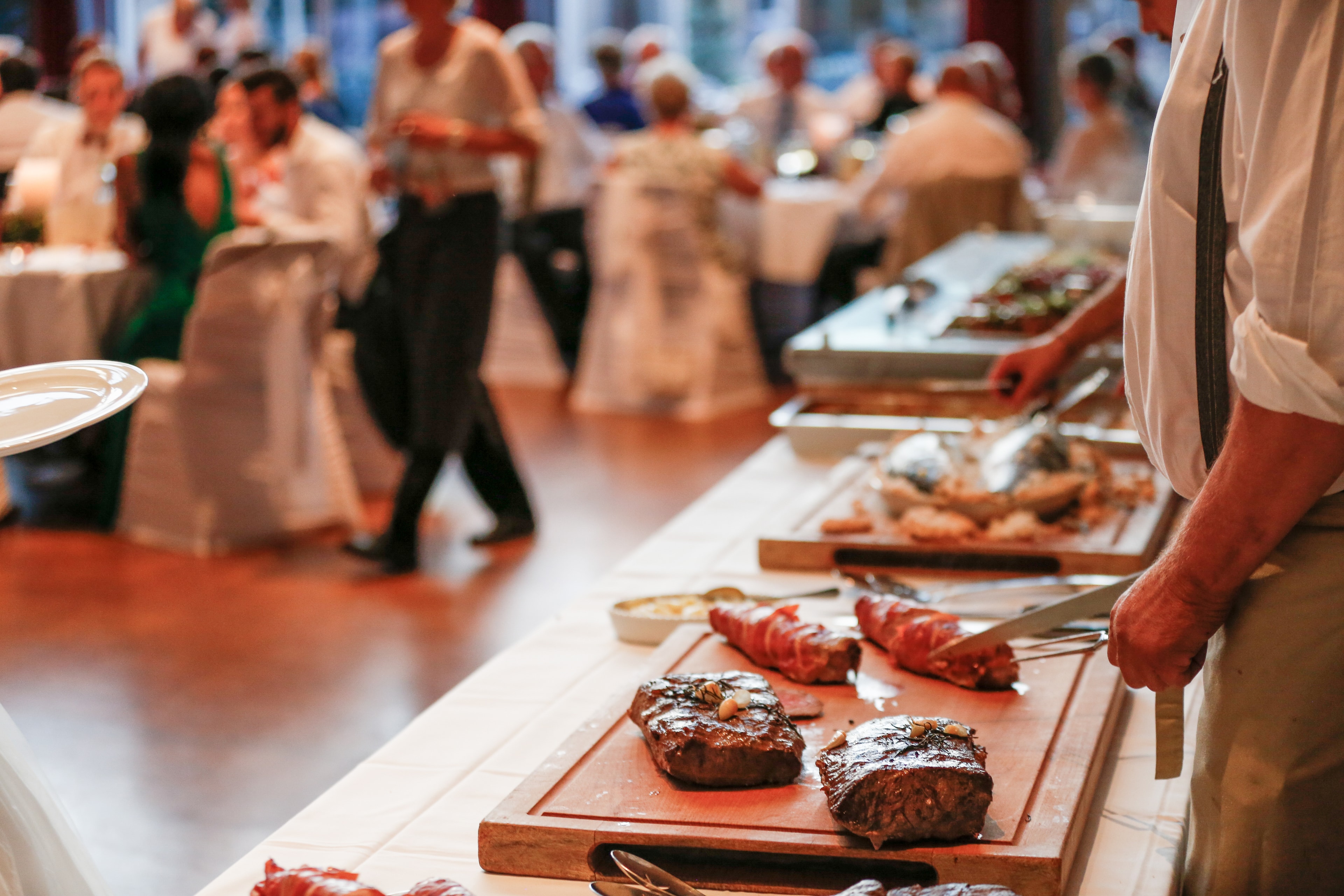 Essensausgabe Schweinelende & Rumpsteak auf einer Gala Veranstaltung