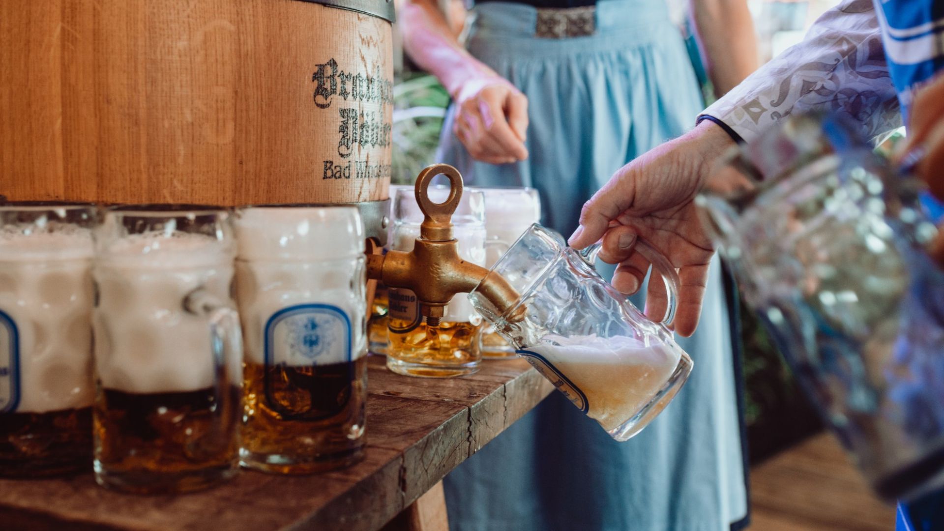 Fassanstich auf der Bad Windsheimer Kirchweih mit original Döbler-Bier